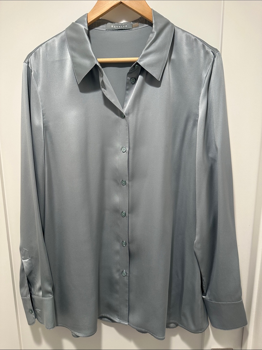 Ravella 100% silk blouse size large